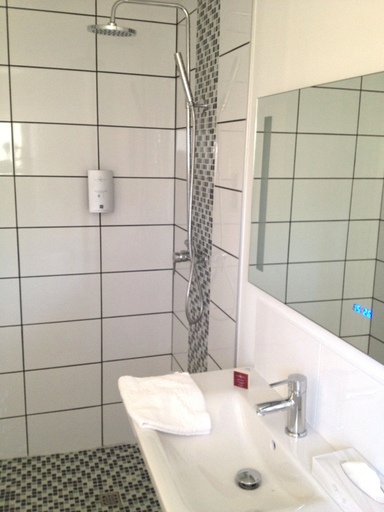 Bathroom 4, Citotel Le Mirage, Bouches-du-Rhône