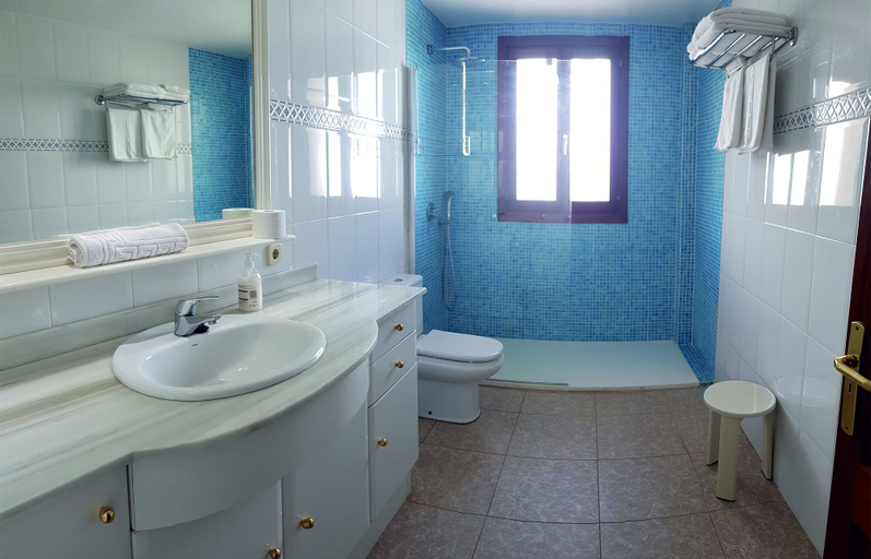 Bathroom 4, Apartamentos Xaloc HRC, Baleares