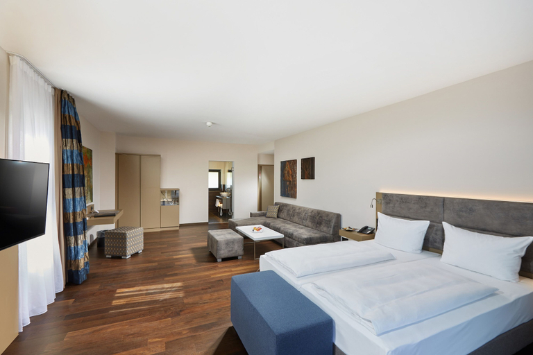 Bedroom 3, Hotel Schloss Reinach, Freiburg im Breisgau