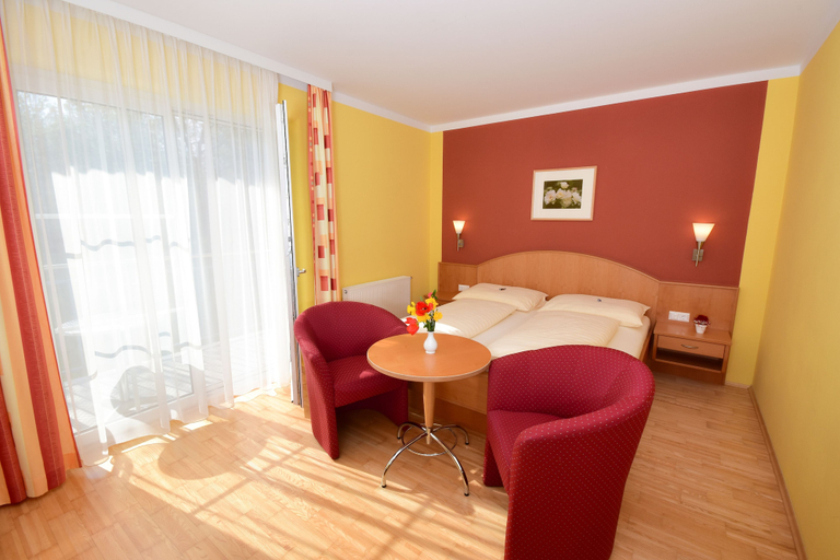 Bedroom 3, Golf & Therme Sonnenpension Hotel Garni, Güssing