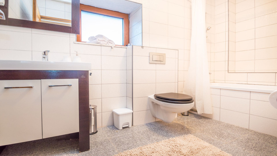 Bathroom 3, Villa Lucia, Marčana