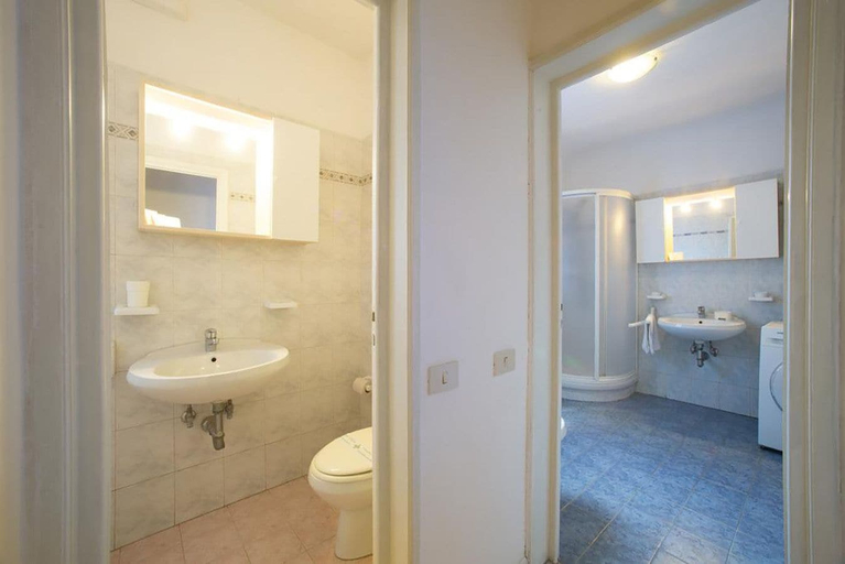 Bathroom 4, Appartamento Ricasoli, Florence