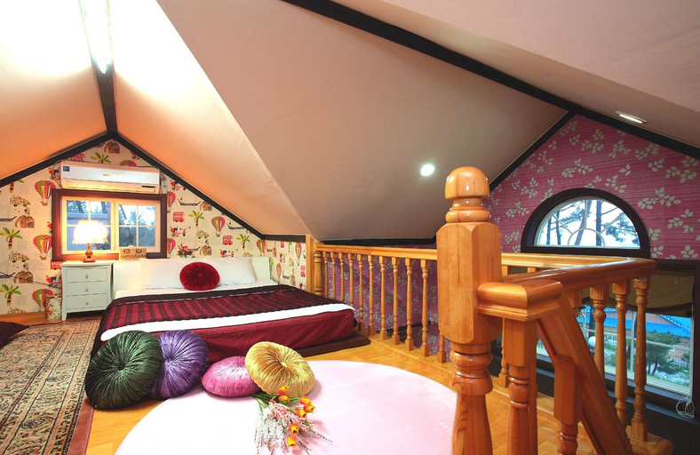 Bedroom 2, Petit Maison Pension, Taean