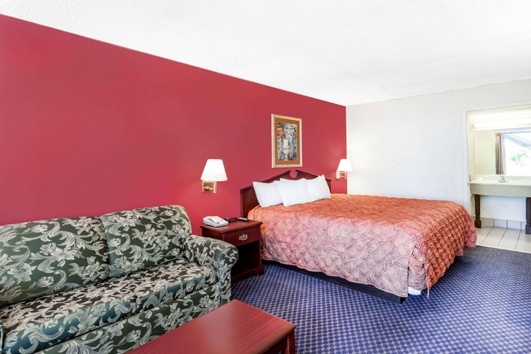 Bedroom 3, Days Inn by Wyndham Martin, Weakley
