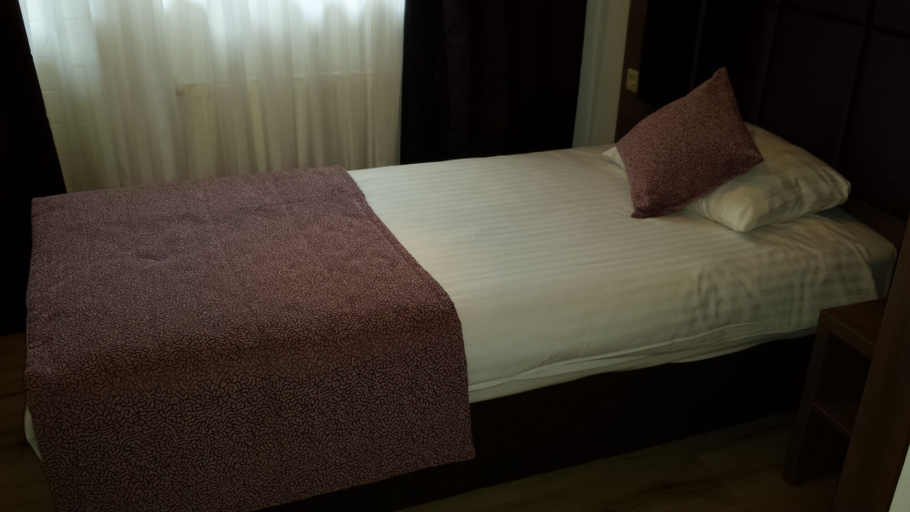 Bedroom 4, Hotel Victorie, Amsterdam