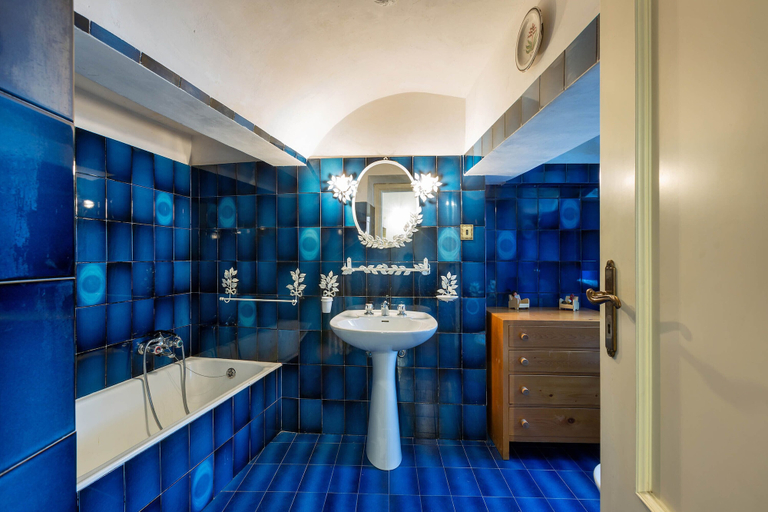 Bathroom 3, 2163 Palazzo Grassi, Taranto
