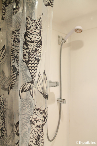 Bathroom 5, Colliers Hotel, London