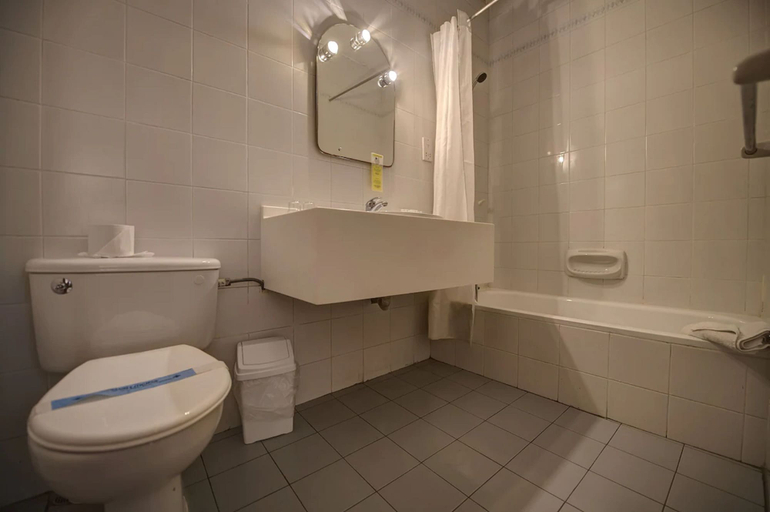 Bathroom 4, Sliema Chalet Hotel