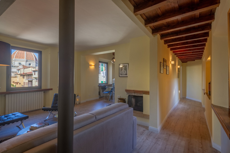 Room 2, Borgo Albizi 6, Florence