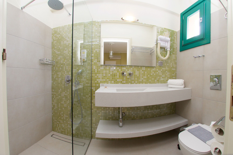 Bathroom 4, Dafnoudi, Ionian Islands
