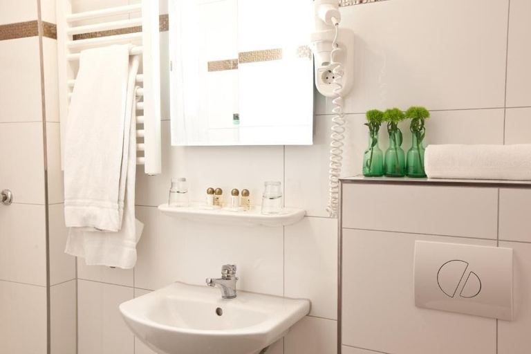 Bathroom 5, Hotel Frankfurt Messe, Frankfurt am Main