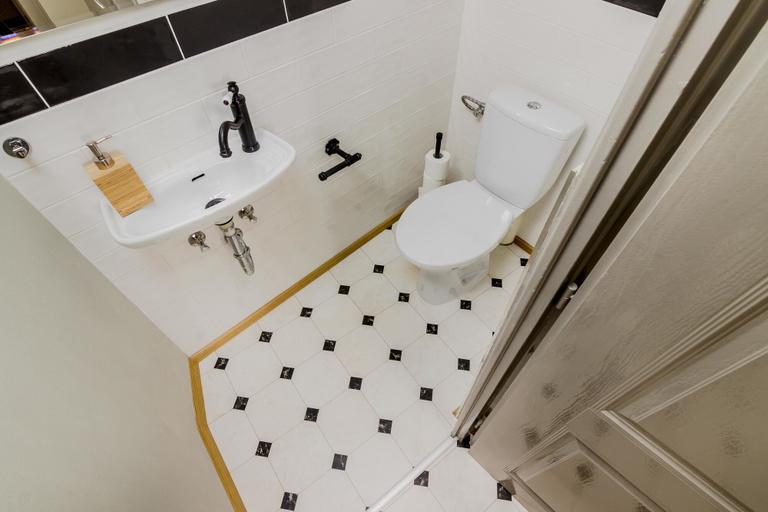 Bathroom 4, Old Town square APT by Michal&Friends, Praha 1