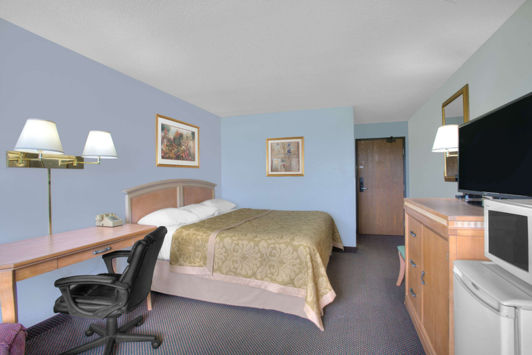 Bedroom 2, Super 8 by Wyndham Augusta, Kennebec