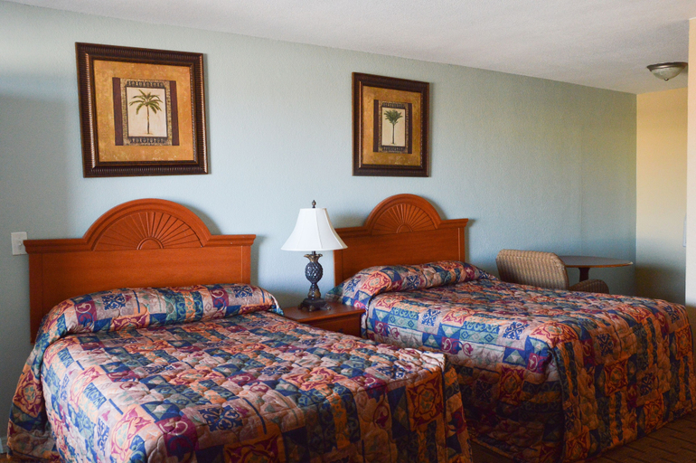 Bedroom 2, San Marina Motel, Volusia