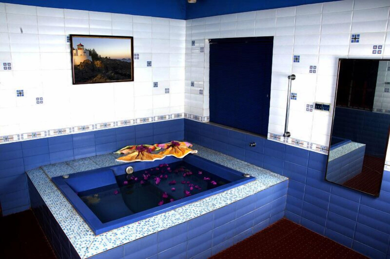 Bathroom 3, Villa Anjuna, North Goa