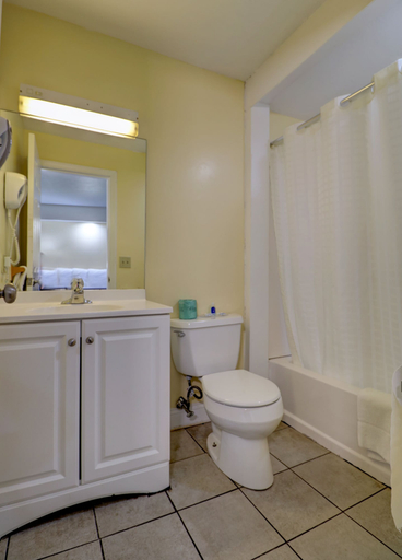 Bathroom 5, Classic Inn, York