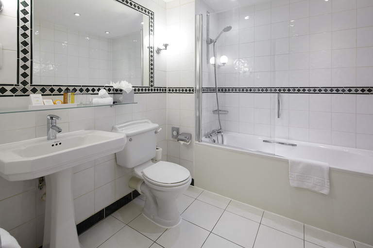 Bathroom 5, Sir Christopher Wren Hotel, Slough