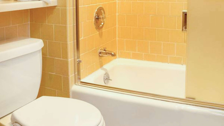 Bathroom 4, Ruby Inn, Mono