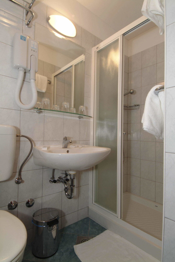Bathroom 3, Tourist Settlement Brzet, Omiš