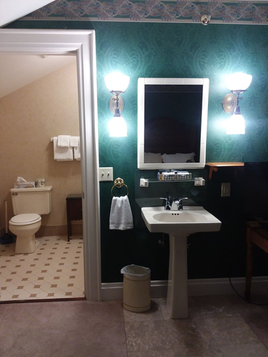 Bathroom 3, Kingsley Inn, Lee