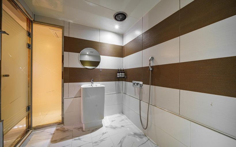 Bathroom 3, Busan Songjeong Gem, Haeundae