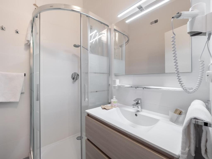 Bathroom 4, Aparthotel Navigli, Milano