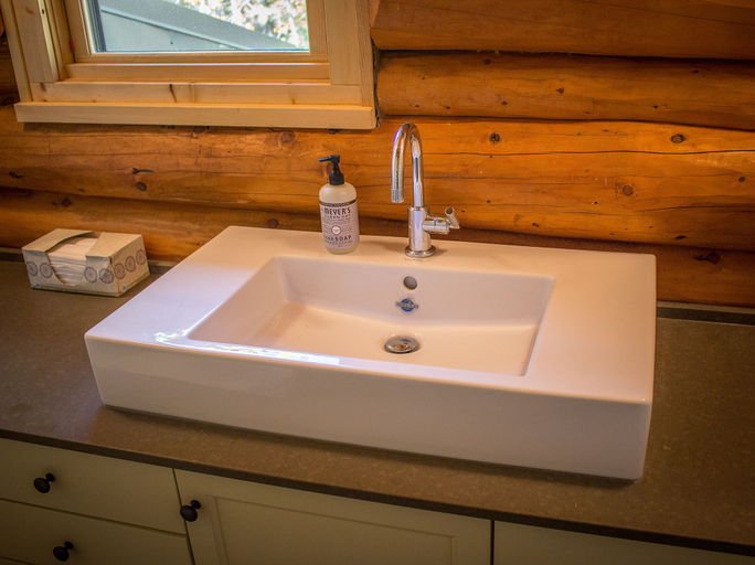 Bathroom 3, Beautiful Log Cabin on Saganaga Lake, Cook
