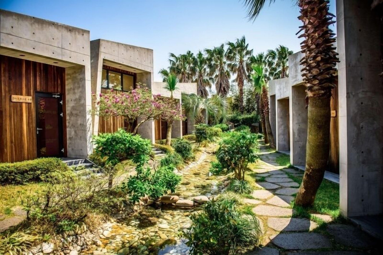 Exterior & Views 2, Visby Jeju Palm Village, Seogwipo
