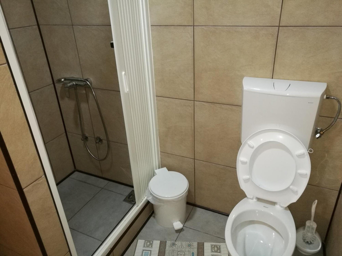 Bathroom 3, JOKSIM Rooms&Restaurant, Kuršumlija