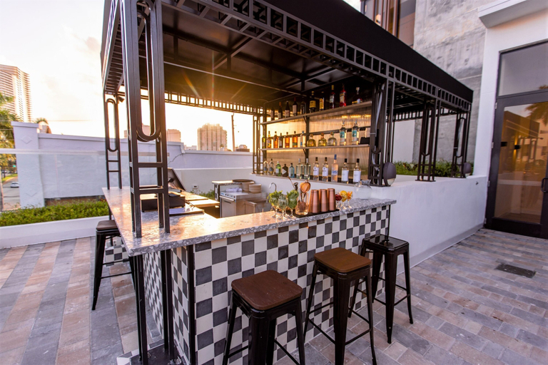 Food & Drinks 5, UPSUN HOTEL, Miami-Dade
