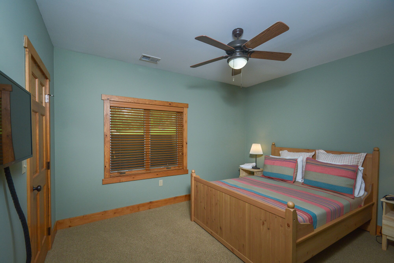 Bedroom 2, Coppertop Lodge, Garrett