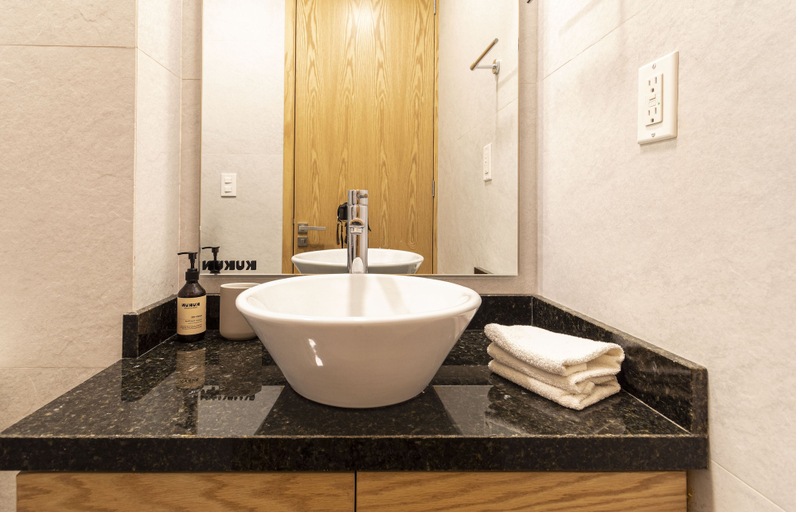 Bathroom 4, Goldsmith by Kukun, Mexico City