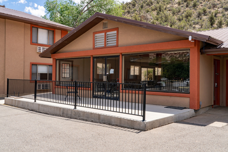 Exterior & Views 2, Rimrock Hotel, Montrose
