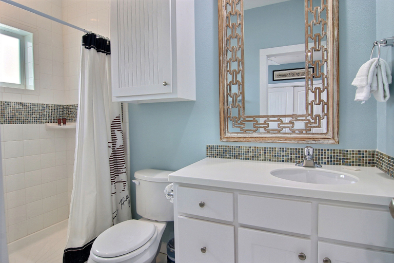 Bathroom 3, All Waves; No Worries, Nueces