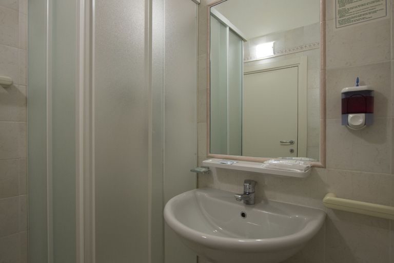 Bathroom 4, Hotel San Domenico, Ravenna