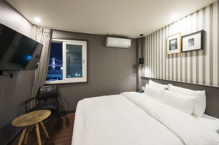 Bedroom 27