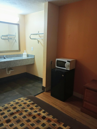 Bathroom 3, Coldspring Inn, San Jacinto