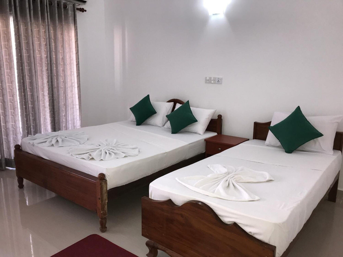 Bedroom 2, Oasis Beach Resort, Negombo