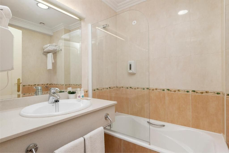 Bathroom 4, Hospedium Hotel Sky Blu Sondika, Vizcaya