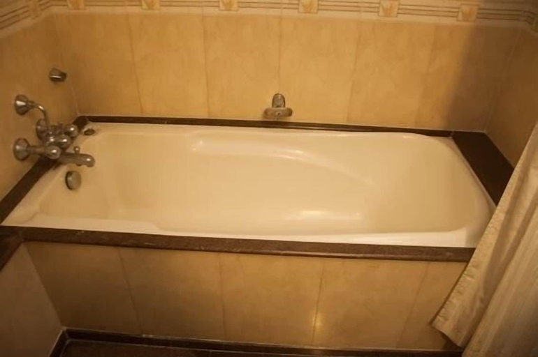 Bathroom 4, Hotel Solitaire, Mumbai Suburban