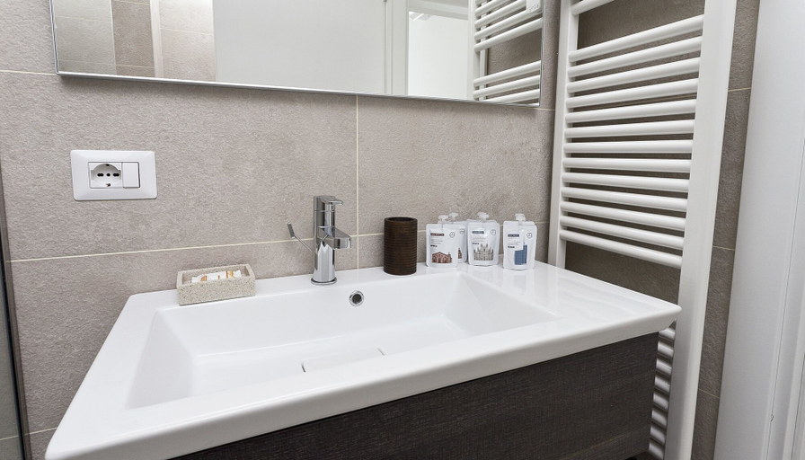 Bathroom 5, Italianway Easy - Scarlatti 31, Milano