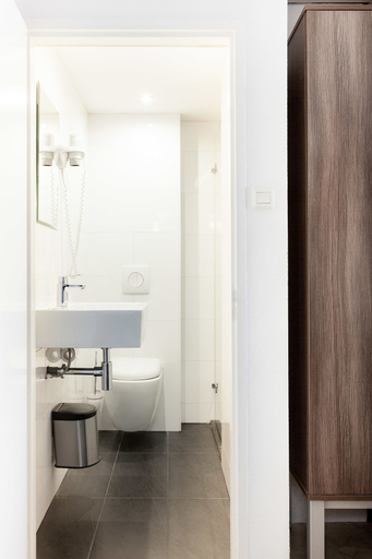 Bathroom 5, Hotel Victorie, Amsterdam