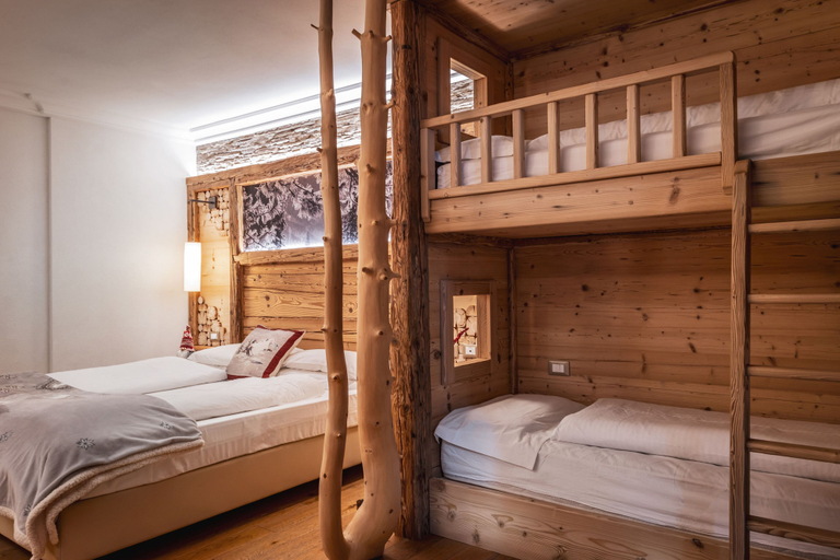 Bedroom 3, Sporthotel Romantic Plaza, Trento