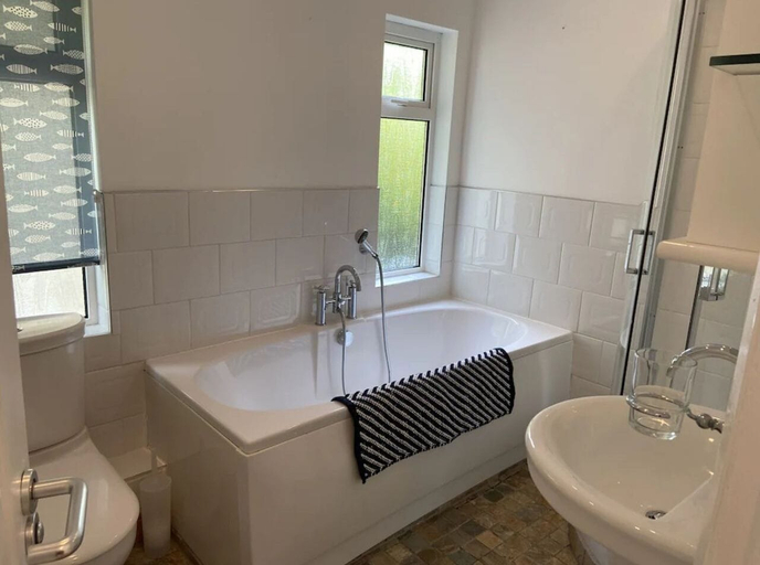Bathroom 3, Lower Upover, Devon