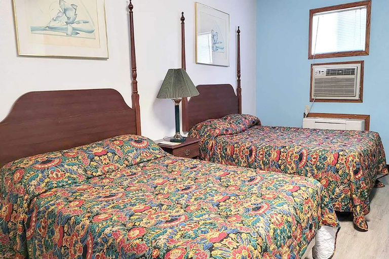 Bedroom 2, Budget Inn, Martin