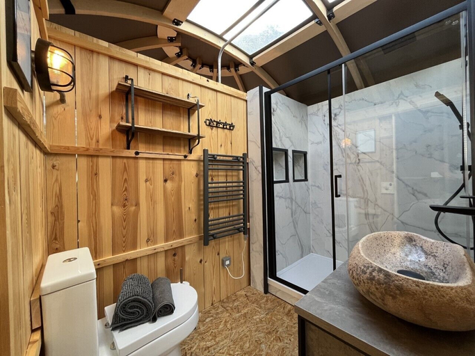 Bathroom 4, Sunrise Dome Tent, Pembrokeshire