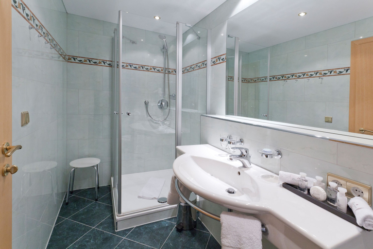 Bathroom 4, Hotel Tannbergerhof, Bludenz