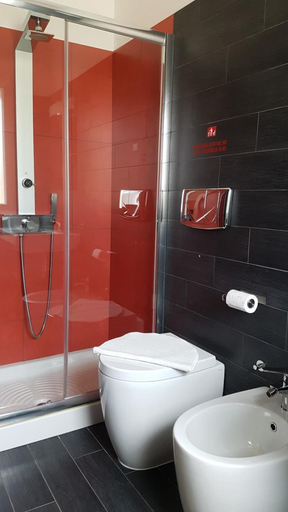Bathroom 5, B&Brucoli, Syracuse