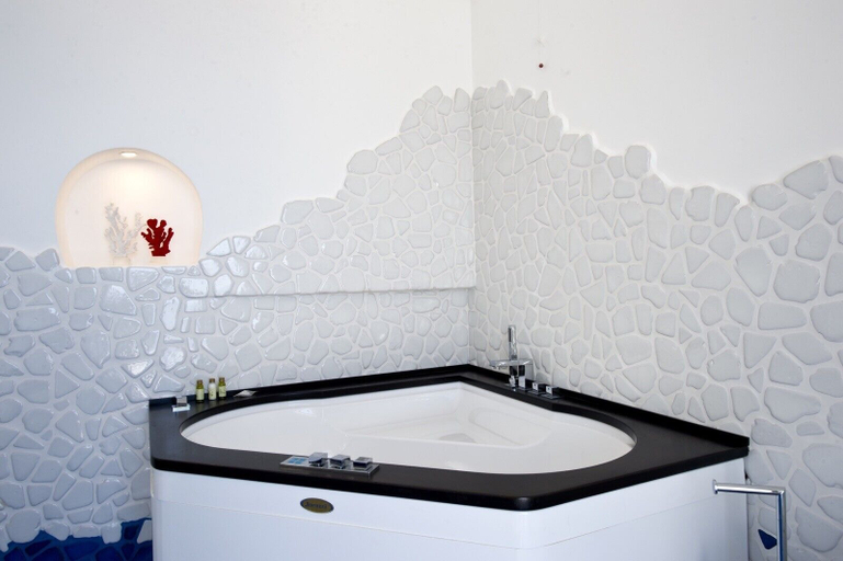 Bathroom 3, Villa Imperati, Salerno