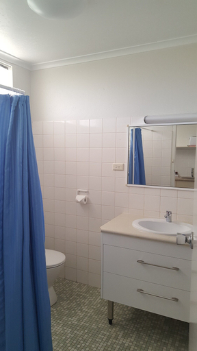Bathroom 4, Fourth Avenue Motor Inn, Mount Isa
